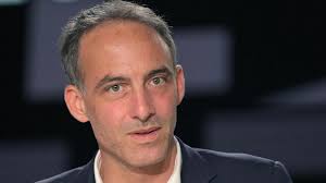 Elle cuisine du boeuf avec des champignons vénéneux, ses trois convives  décèdent