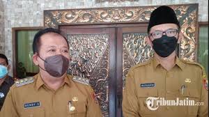 Yayasan security gaji terbesar berikut rangkuman suara.com yang dihimpun dari berbagai sumber. Https Jatim Tribunnews Com 2021 08 03 Penebar Teror Wafer Berisi Paku Beling Dan Patahan Cutter Di Jember Ditangkap Sebut Tolak Balak Https Cdn 2 Tstatic Net Jatim Foto Bank Images Pelaku Penebar Teror Wafer Berisi Pecahan Paku Dan Silet Di Jember