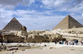 Sur la piste des aliens. Aliens Centrales Greniers Les Theories Les Plus Folles Autour Des Pyramides De Gizeh Le Parisien