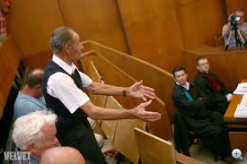 A színész azonban abban a szerencsés helyzetben van a börtön falain belül, hogy esélyes az ottani legelitebb munkára, a b objektumban lévő tévéstúdió. Index Bulvar Stohl Andras Bortonbe Megy