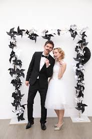 Black And White Photo Booth Wedding Arche Photobooth Love This Idea To Take All The Guest Picture Under An Arch Wedding Photo Booth Wedding Photo Booth
