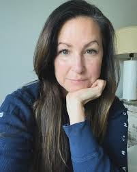 Lynda Mullins's Instagram, Twitter & Facebook