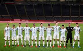 Desde 1952 es además la encargada de defender a argentina en los juegos olímpicos, fecha en que se establece el amateurismo en la cita a la que argentina acude con los juveniles, y desde 1992 de. Oznpad1z3jjs2m