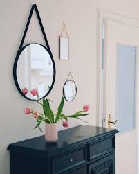 Runder Wandspiegel Liz Mit Schwarzer Lederschlaufe Westwingnow Wohnzimmer Spiegel Wandspiegel Wandspiegel Rund