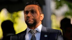 Obama hits the links