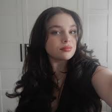 Hi! My name is Avery and i'm from Marlton, Nj. I am fully committed to Penn  State starting this fall! I plan to major is psychology