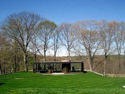 It was designed by architect philip johnson and it's inspired by another project, mies van der rohe's farnsworth house. Ad Classics The Glass House Philip Johnson Archdaily