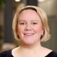 Lisa Crossley's Instagram, Twitter & Facebook