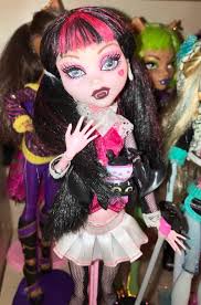 I decided to keep the wonky <3 Just tilt her head, right 😆