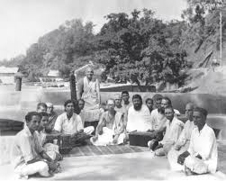 La plegaria genera buenas corrientes espirituales y produce una rara  tranquilidad mental, eleva toda la naturaleza emocional y está acompañada  de un crecimiento de la gracia interior, la fuerza interior y un