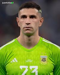 Emiliano Martínez: "Se ganharmos duas (Copas do Mundo) seguidas, pronto,  vou me aposentar da seleção. Temos que abrir espaço para outros jogadores  jovens".