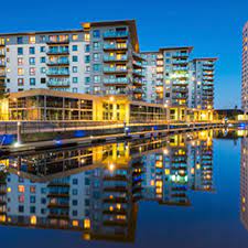 It lies between one of england's leading manufacturing regions on the west and south. Leeds England Amazon Jobs