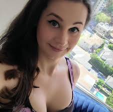 Melissa Delong's Instagram, Twitter & Facebook