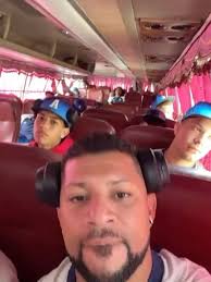 Coach Aaron Ballesteros di Aruba Baseball Academy tin 9 hungador ta entrena  cune y cu ta forma parti di e seleccion di Aruba Little League. Sigur un  bunita momento pa coach Ballesteros