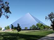 Walter Pyramid - Wikipedia