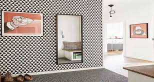Quelques touches de peinture bien placées dans cet autre exemple, la teinte choisie est légèrement plus foncée et s'associe à merveille avec les. 12 Idees Deco Pour Styliser Un Couloir Long Etroit Ou Sombre