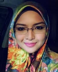 Situs berita terpercaya dari politik, peristiwa, bisnis, bola, tekno hingga gosip artis. Iras Dato Siti Nurhaliza Penyampai Berita Rtm Ini Pernah Dilamar Penonton Nona