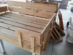Checkout this diy pallet dog bed tutorial, a fully functional bed layout to make your dog full snug, warm and super comfortable! Pallet Dog Bed Tutorial Easy Pallet Ideas