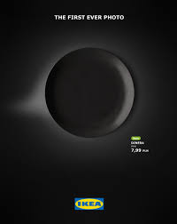 The First Ever Photo Black Hole Advertising By Saatchi Saatchi For Ikea Poland Schwarzes Loch Printwerbung Plakat Design