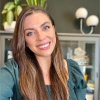 Vicki Mcginnis's Instagram, Twitter & Facebook