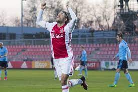 Ezra walian sendiri adalah seorang pesepakbola keturnan indonesia yang saat ini tengah meniti karir di belanda. Ezra Walian Suatu Saat Kita Akan Bertemu Lagi Ajax