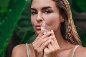 Monstrumi mu šetali pistom, ljudi padali u nesvest na revijama: Životna  priča neprikosnovenog kralja visoke mode! (FOTO)