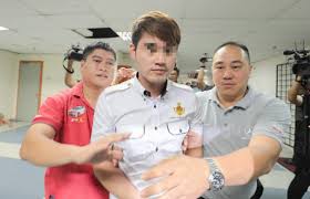 Seorang ahli perniagaan bergelar 'datuk seri' yang didakwa menyerang dan mencederakan anggota jabatan sukarelawan. Identiti Datuk Seri Pukul Anggota Rela Akhirnya Berjaya Dibongkar