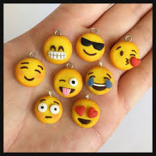 Porte Cle Smiley En Pate Fimo Breloques D Argile Polymere Projets En Argile De Polymere Breloques En Argile