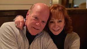 While growing up, mcentire and her three siblings spent time traveling to and from their. Reba Mcentire Warns Fans After She And Her Boyfriend Contracted Breakthrough Covid 19 Cnn
