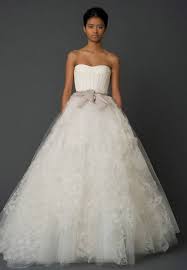 Sie ist eine sehr erfolgreiche brautkleider designer. Vera Wang Hannah Brautkleid Verkaufen