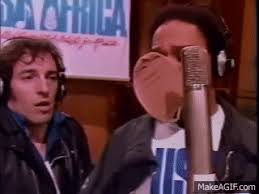 We are the world is een nummer van de amerikaanse gelegenheidsformatie usa for africa. Bruce Springsteen We Are The World On Make A Gif
