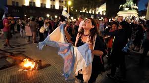 Buenos aires vacunate es el plan público, gratuito y optativo de vacunación contra el coronavirus en la provincia de buenos aires. Protestan En Buenos Aires Contra Nuevas Medidas Ante Segunda Ola De Covid 19 Los Tiempos