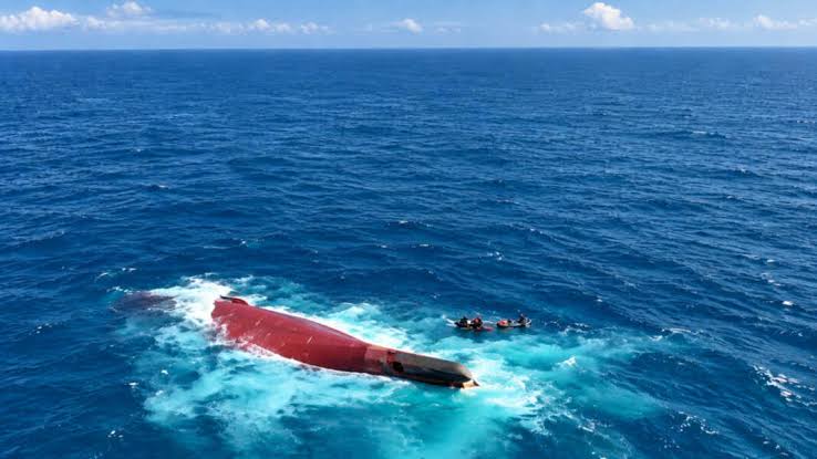 TRAGEDI LAUT JAWA: KM VIRGO TRANSPORT 8 TENGGELAM, TIM SAR GABUNGAN LANJUTKAN PENCARIAN RATUSAN KORBAN - AVIS NEWS