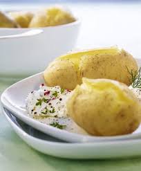 Pellkartoffeln Mit Cremigem Gemuse Krauter Quark Rezept Pellkartoffeln Rezepte Pellkartoffeln Mit