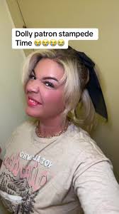 How They Do The Barrel Trick at The Dolly Stampede