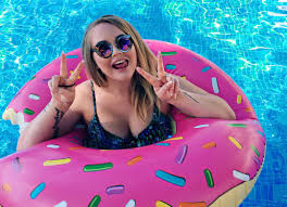Nikkie de jager aka nikkie tutorials is engaged! How Much Money Nikkietutorials Makes On Youtube Net Worth Naibuzz