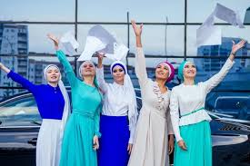Daripada seorang pelatih mekanik pada awal ketibaan beliau di malaysia sehinggalah beliau berjaya menjadi pengedar tunggal yang sah bagi mengedar dan menjual. 5 Usahawan Wanita Malaysia Yang Berjaya Majalah Labur