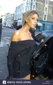 The latest tweets from victoria beckham (@victoriabeckham). Victoria Beckham Zeigen Ihre Neue Frisur Ohne Die Erweiterungen Oktober 2006 Stockfotografie Alamy