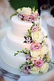 We all know that flowers are beautiful, but their time is precious. Wedding Cake With Natural Flowers Wedding Cake Fresh Flowers Wedding Cakes With Flowers Cake