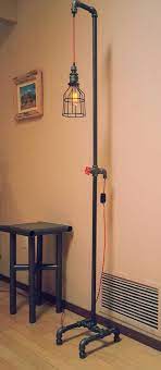 lamp met buizen en strijkijzersnoer industrieel decoreren vintage industrieel meubilair buislamp