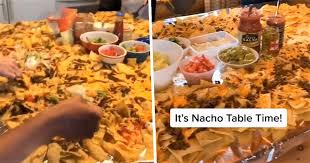 Genius Family Makes Giant Nacho Table Instead Of Sharing Bowls In 2020 Nachos Vegetarian Nachos Mexican Food Recipes