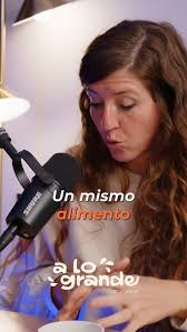 👇💬 Comenta MICROBIOTA y recibe la entrevista completa, 🍽️ No es solo qué  comes… es cuándo lo haces., 🕐 Marta León nos introduce en el arte de comer  a favor de tu biología, no contra ella., 🌄 Desayuna ...