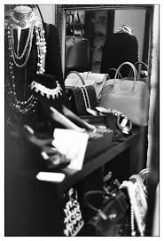 The valovis bank ag was a bank based in essen.since the beginning of 2013, the bank has been downsized in the going concern in a way that preserves its value. Epingle Sur Luxury Vintage In Paris