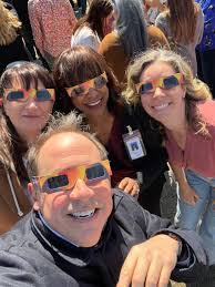 Julie Samuelson's Instagram, Twitter & Facebook