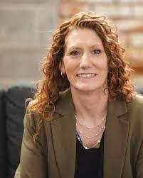 Lori Dykstra's Instagram, Twitter & Facebook