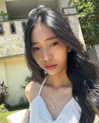 Stella Potts's Instagram, Twitter & Facebook