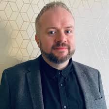 Caroline Holliday (@CarolineHollid9)