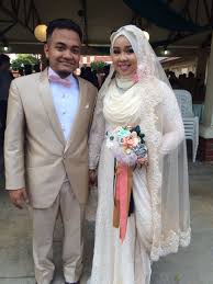 Admin bawakan 16 inspirasi baju kahwin bertemakan songket yang boleh anda. April 2015