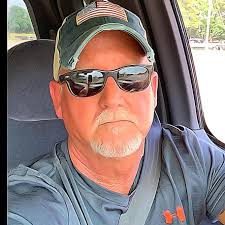 New Photo** Steve Schirripa and his wife, Laura, cheered