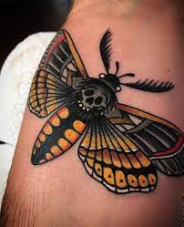 Amerikanische Traditionelle Todesmotte Von Jamison Stagaard Jamison Tattooer Ajamison Traditional Tattoo Traditional Moth Tattoo American Traditional Tattoo